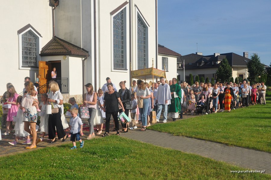 66 Procesja eucharystyczna.jpg